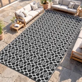 9' x 18' Reversible Outdoor Rug – Black & White Clover