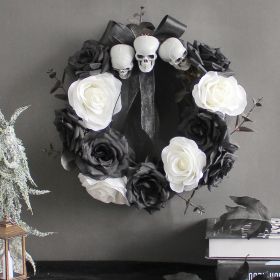 Elegant Skull & Rose Halloween Wreath – Gothic Front Door Décor